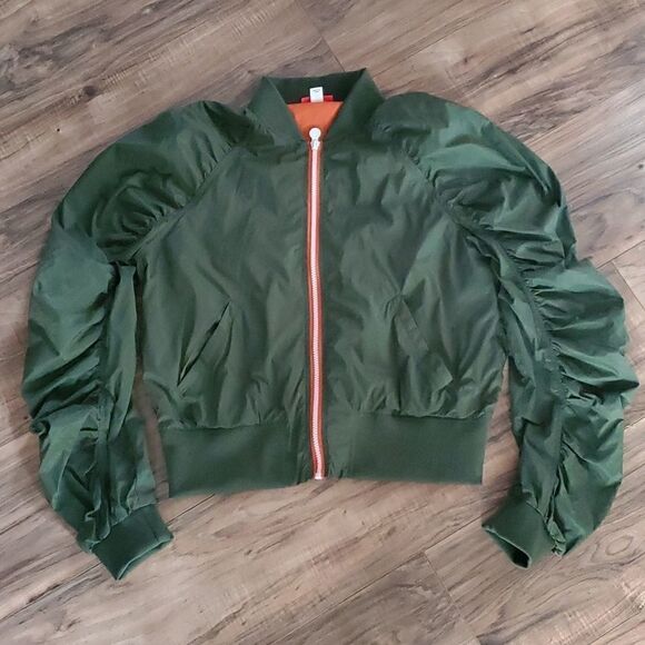 Hunter for Target | Cropped Windbreaker - Picture 3 of 6